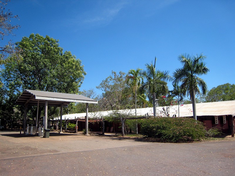 2009-11-06 22-01-34_1.jpg - ...hunderte Kilometer nichts... und dann eine Tankstelle mit Bistro und super leckerem Essen... guckst Du --->>